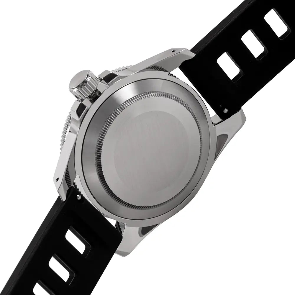 HORAE V Paddock Flare caseback and black rubber strap