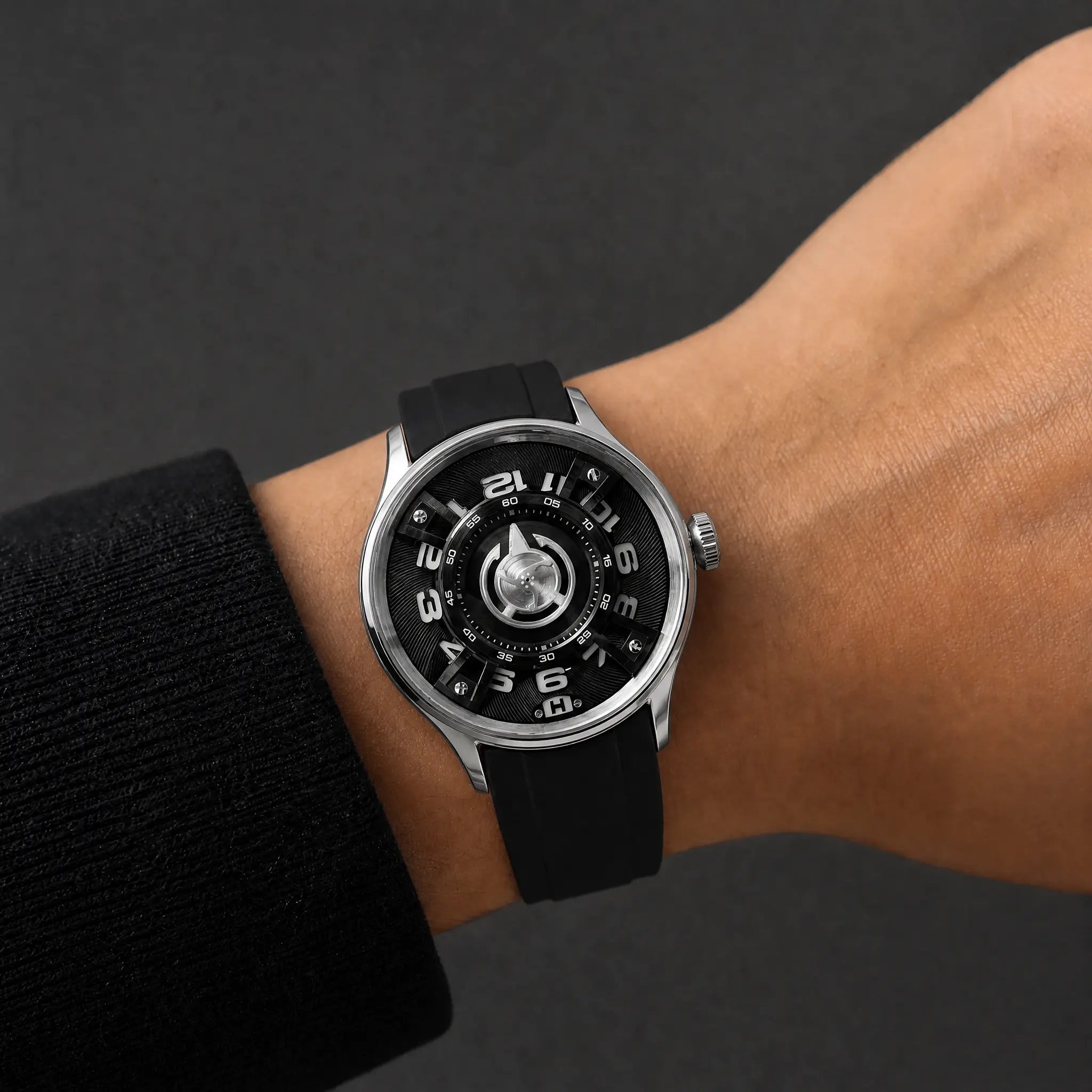 HORAE V Vantage Axial Noir watch worn on wrist