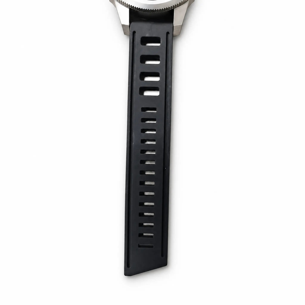HORAE V Paddock Flare black rubber strap detail