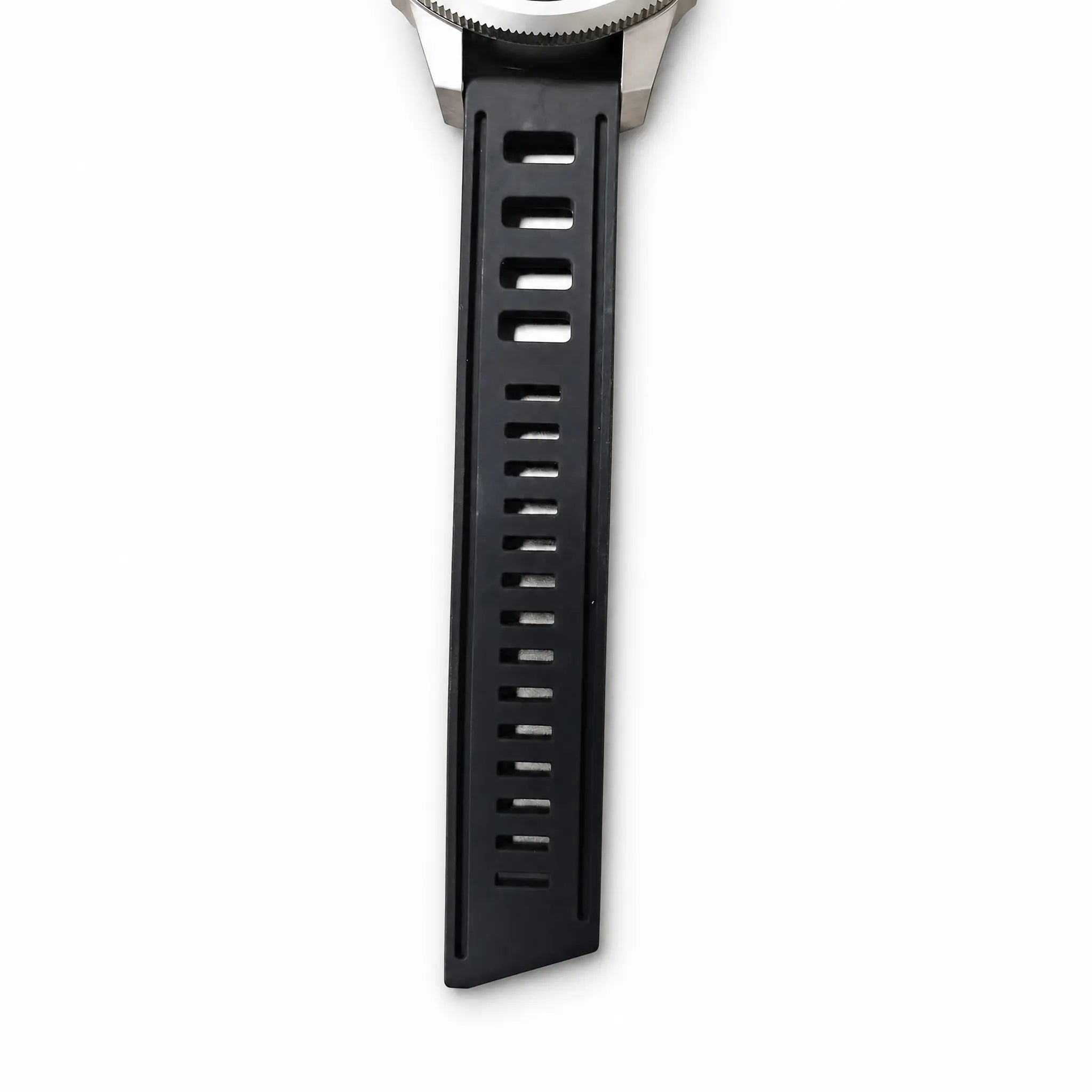HORAE V Paddock Flare black rubber strap detail