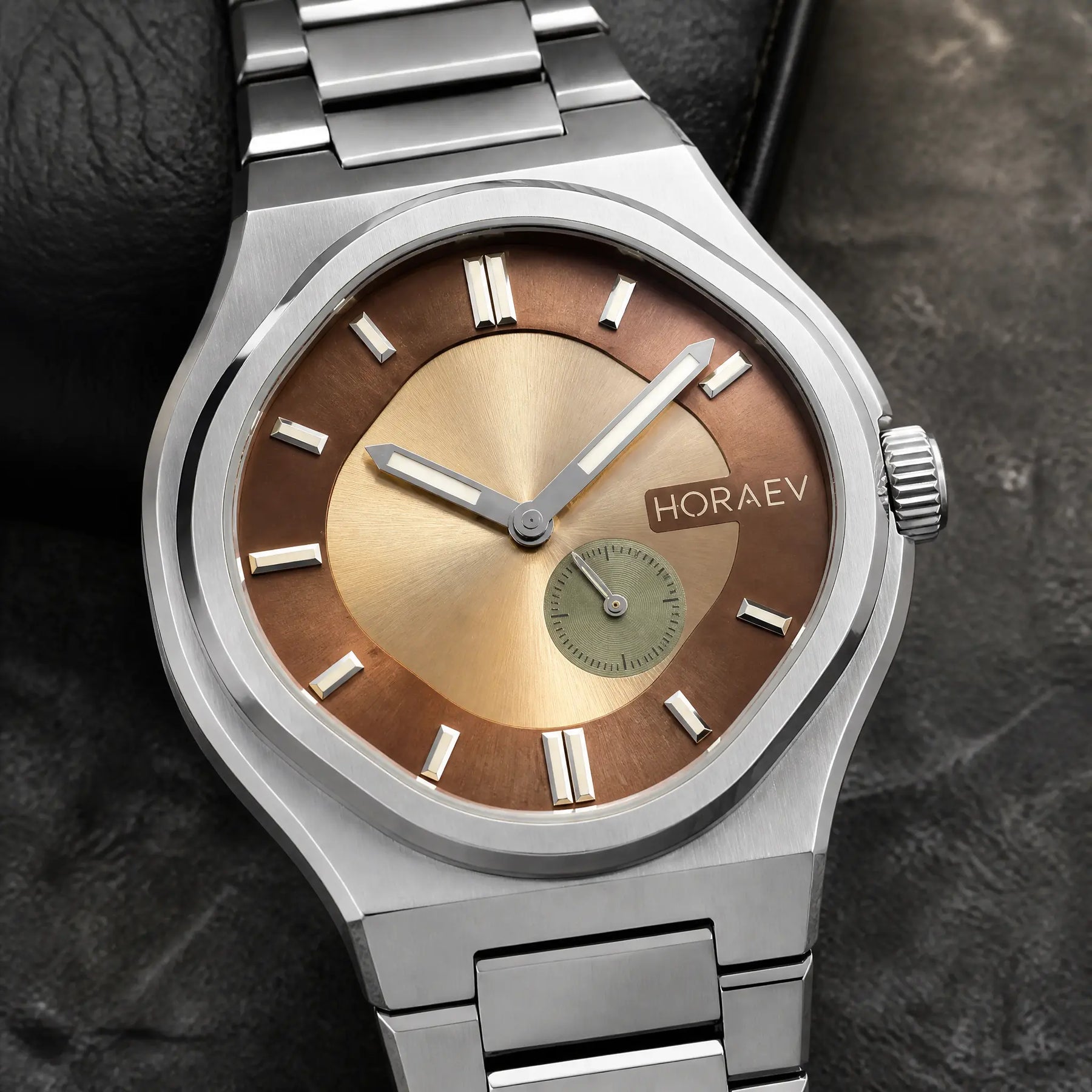 A Sector Dial With Quiet Discipline