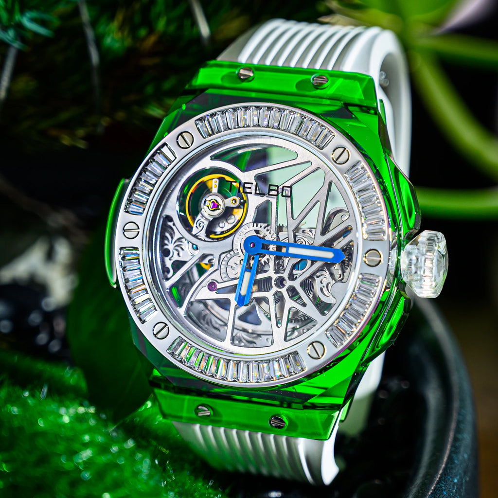 T712 green and white lifestyle scene