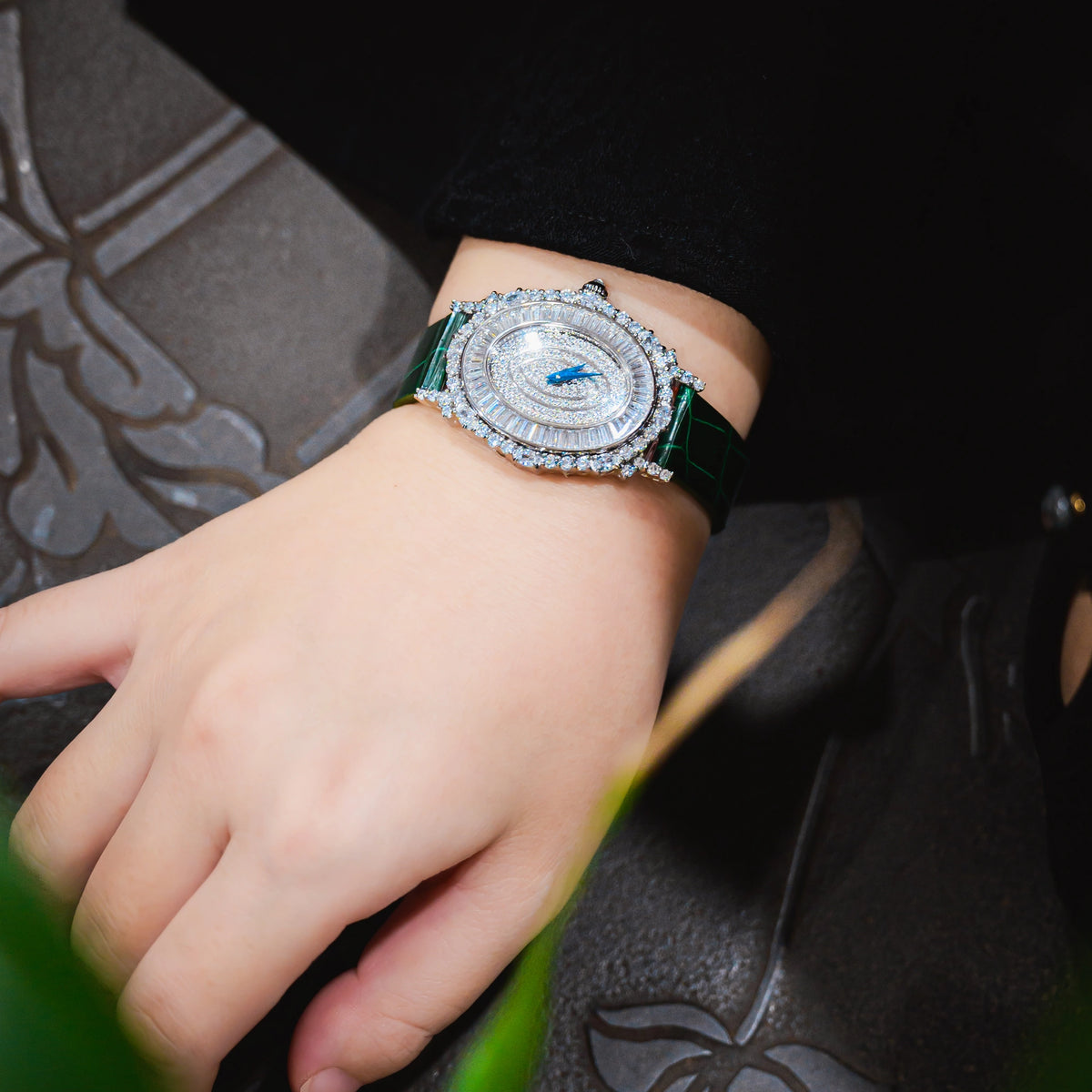 Swiss Quartz Precision Keeps the Jewellery-Led Experience Effortless